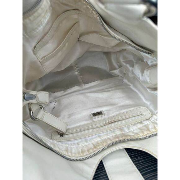 Vintage GUESS White Basket Weave Hobo Bag with Giant G Buckle Snap Closure - Picture 4 of 10